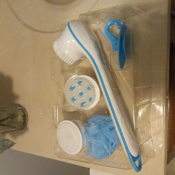 Spinning Spa Brush with 5 attachments - Picture 5 of 9